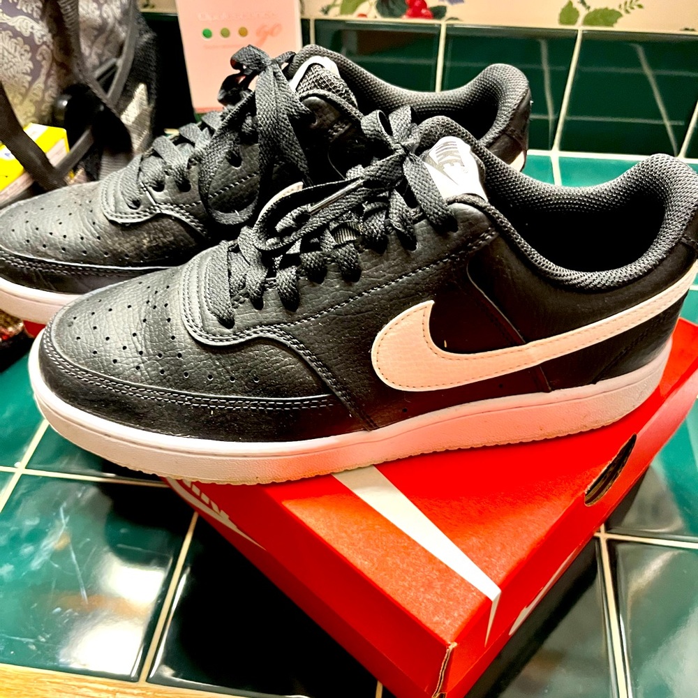 8.5 women’s Nike court vision low